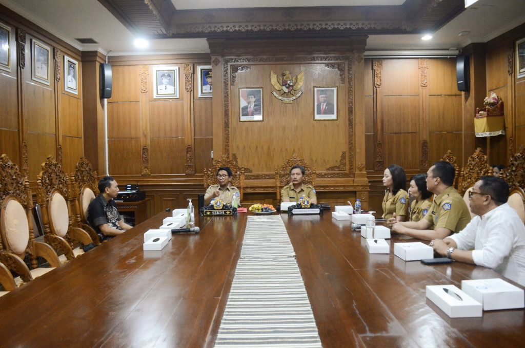 Sekda Wawancara Tiga Calon Dewas PDAM Tirta Mangutama